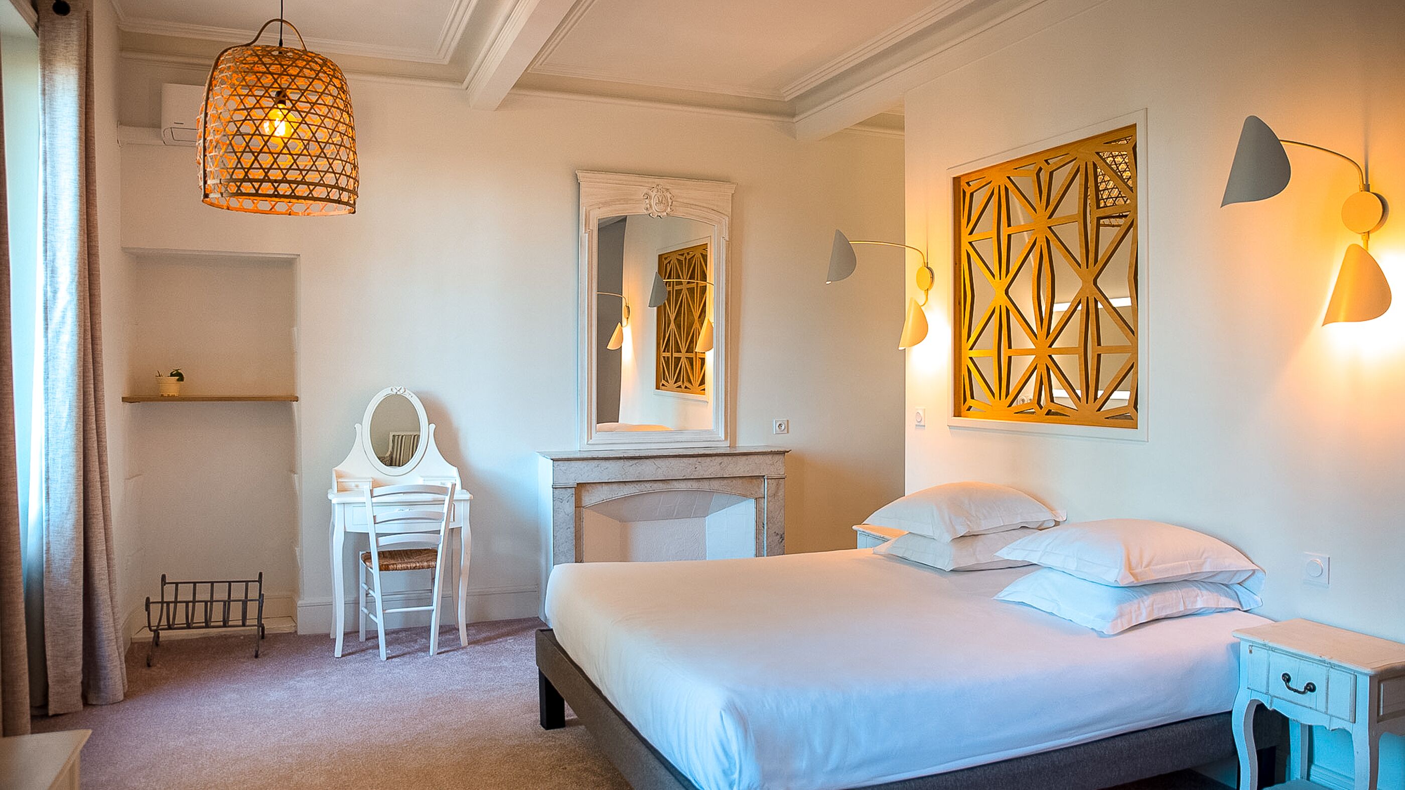 Deluxe Room (Sand)