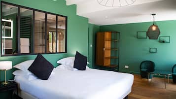 Minibar, coffres-forts dans les chambres, décoration personnalisée