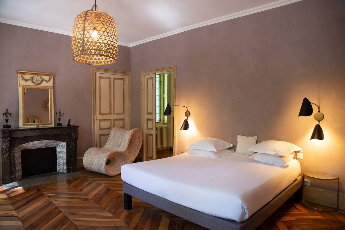 Room (Musset) | 1 bedroom, minibar, individually decorated, individually furnished