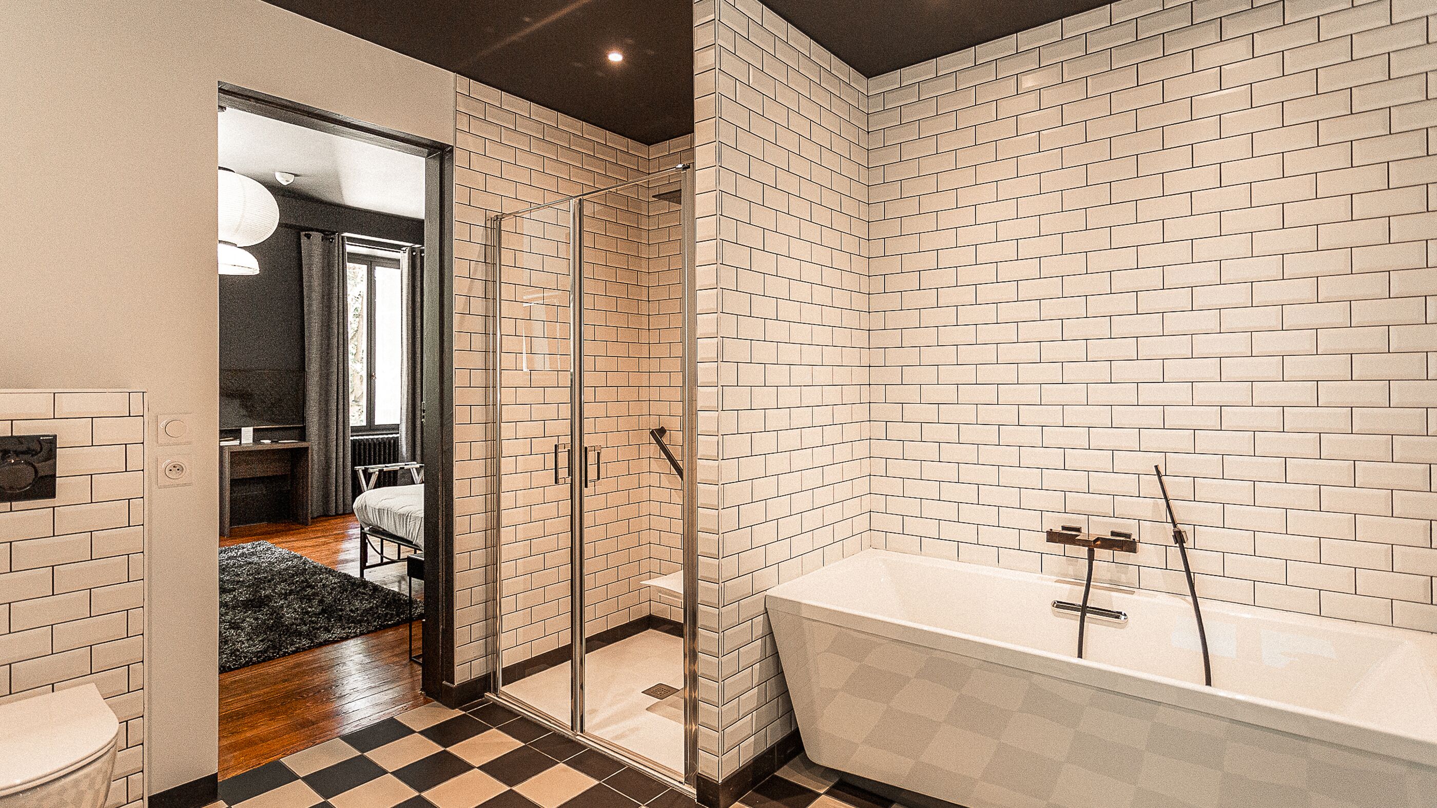 Deluxe Room (Wilde) | Bathroom | Hair dryer, towels, soap, shampoo