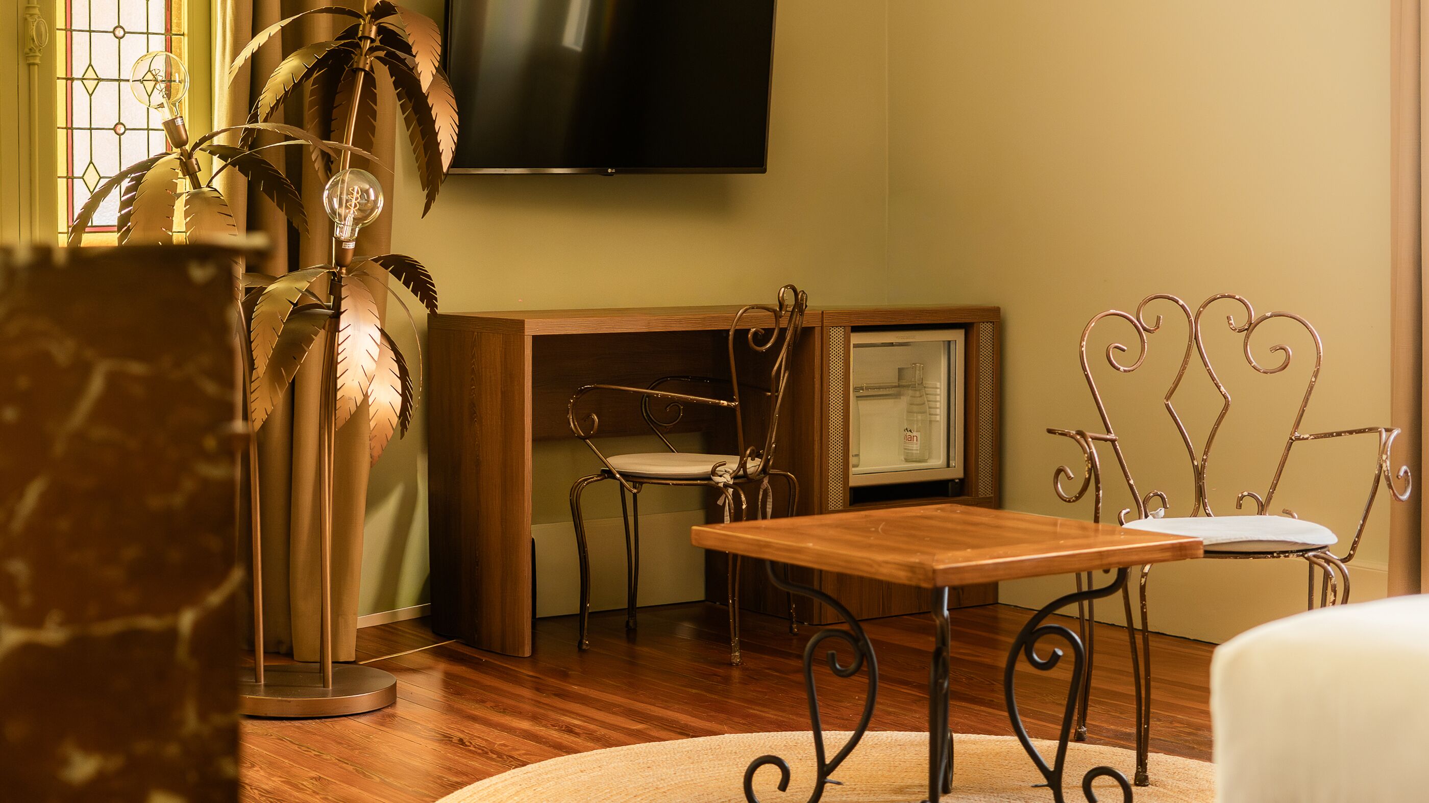 Quarto superior (Baudelaire) | Frigobar, cofres nos quartos, individualmente decorados