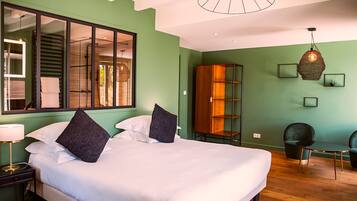 Suite, terrazzo (Rimbaud) | Minibar, una cassaforte in camera, con stile personalizzato