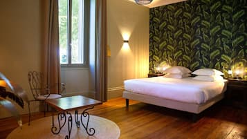 Quarto (Baudelaire) | 1 quarto, frigobar, cofres nos quartos, individualmente decorados