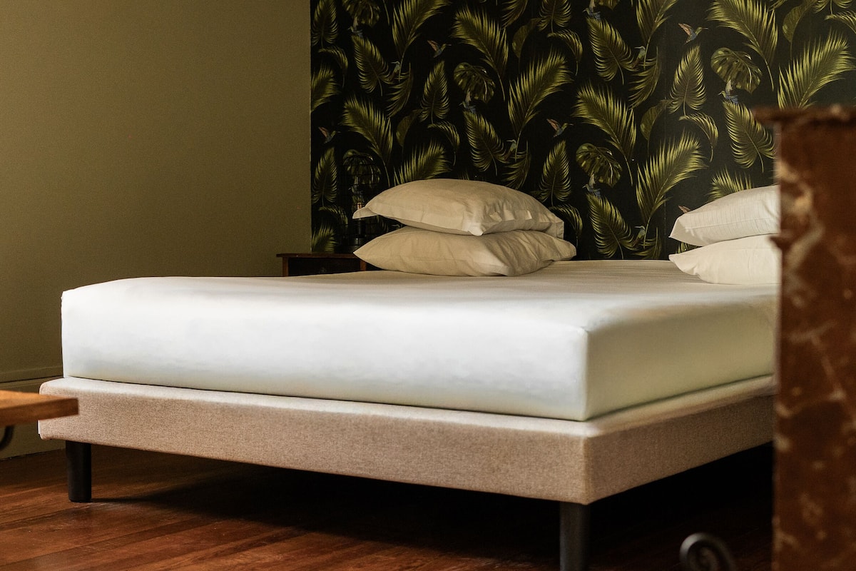 Superior Room (Baudelaire)