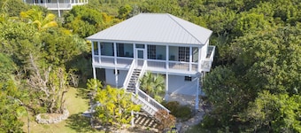 Rauhallinen Times-talo - Green Turtle Cay, Abaco - Askeleen päässä Coco Baysta