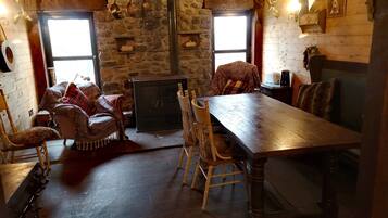 Family Cabin | Individually decorated, individually furnished, bed sheets