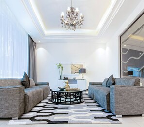 Lyxvilla - 4 sovrum - privat pool | Vardagsrum | LCD-tv