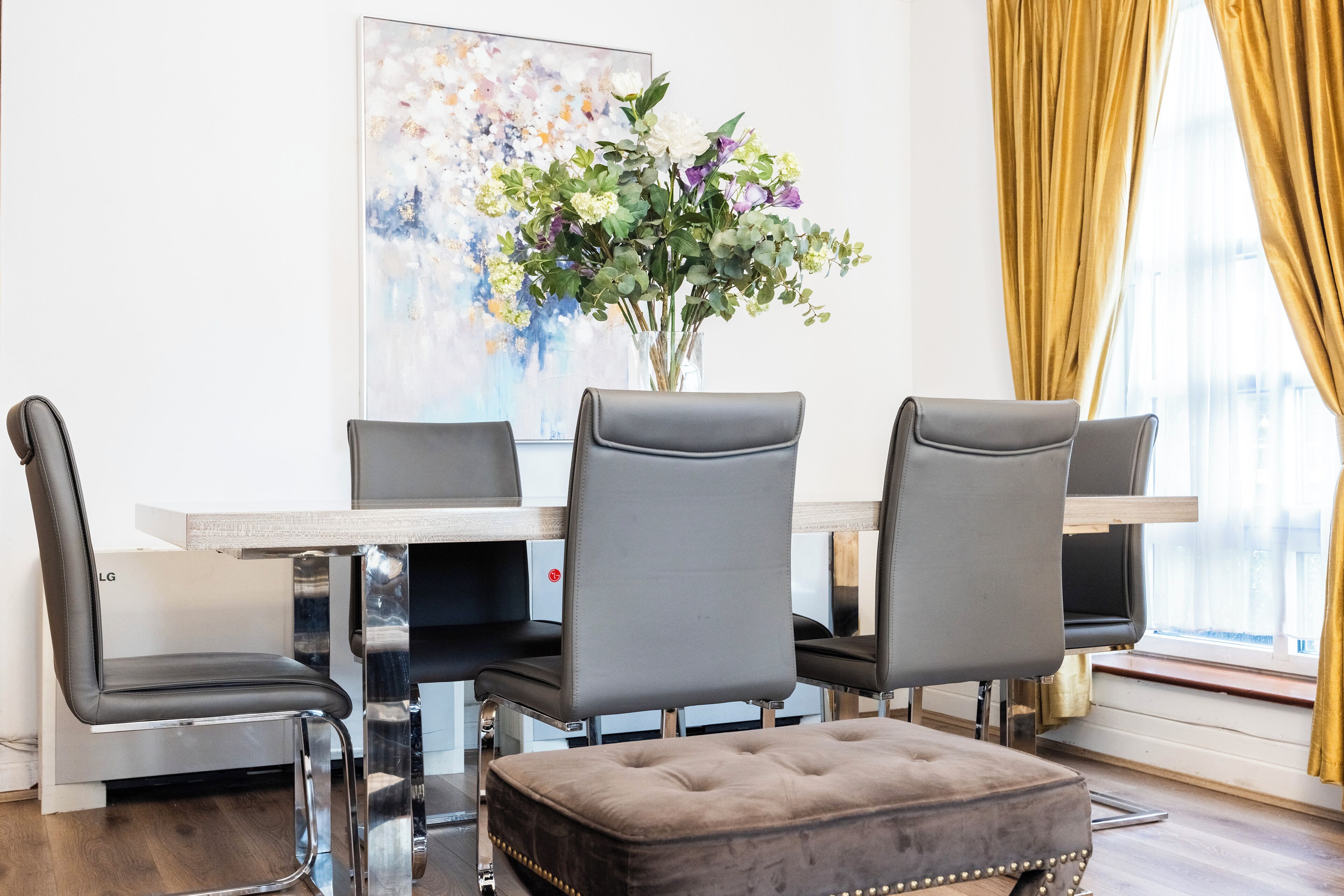 Apartment, 3 Schlafzimmer (2.5 Bathrooms) | Wohnbereich | 52-Zoll-LCD-Fernseher mit Satellitenempfang, Fernseher, Kamin