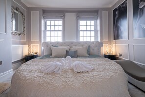 Exclusive Apartment | 2 bedrooms, blackout drapes, iron/ironing board, free WiFi