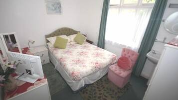 Double Room | Desk, laptop workspace, free WiFi, bed sheets
