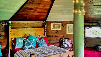 Family Cabin | Individually decorated, individually furnished, bed sheets