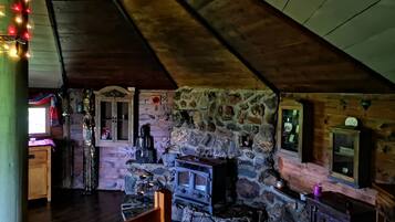 Family Cabin | Individually decorated, individually furnished, bed sheets