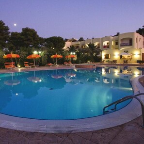 Indoor pool, seasonal outdoor pool, pool loungers - Hotel Residence Villa Candida (Vieste)