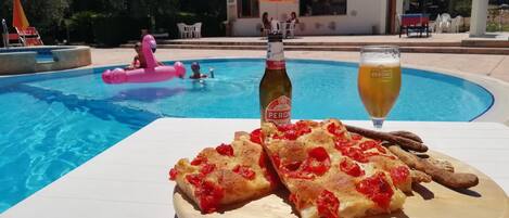 Indoor pool, seasonal outdoor pool, pool loungers