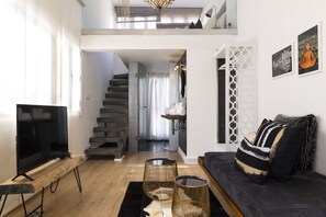 Deluxe suite (Adjan) | Een kluis op de kamer, individueel gedecoreerd, individueel gemeubileerd