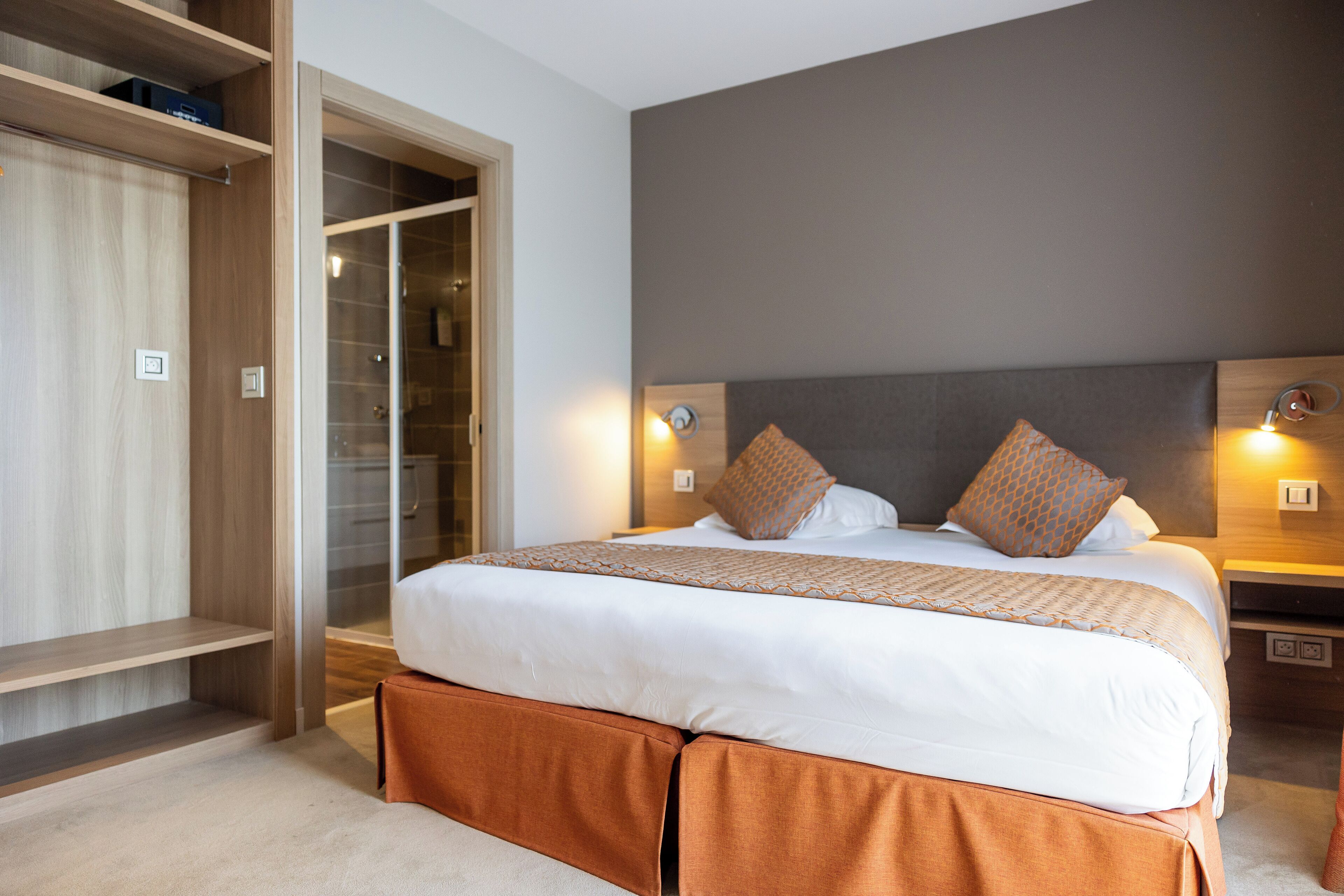 comfort room, sea view | 1 bedroom, in-room safe, soundproofing, free wifi