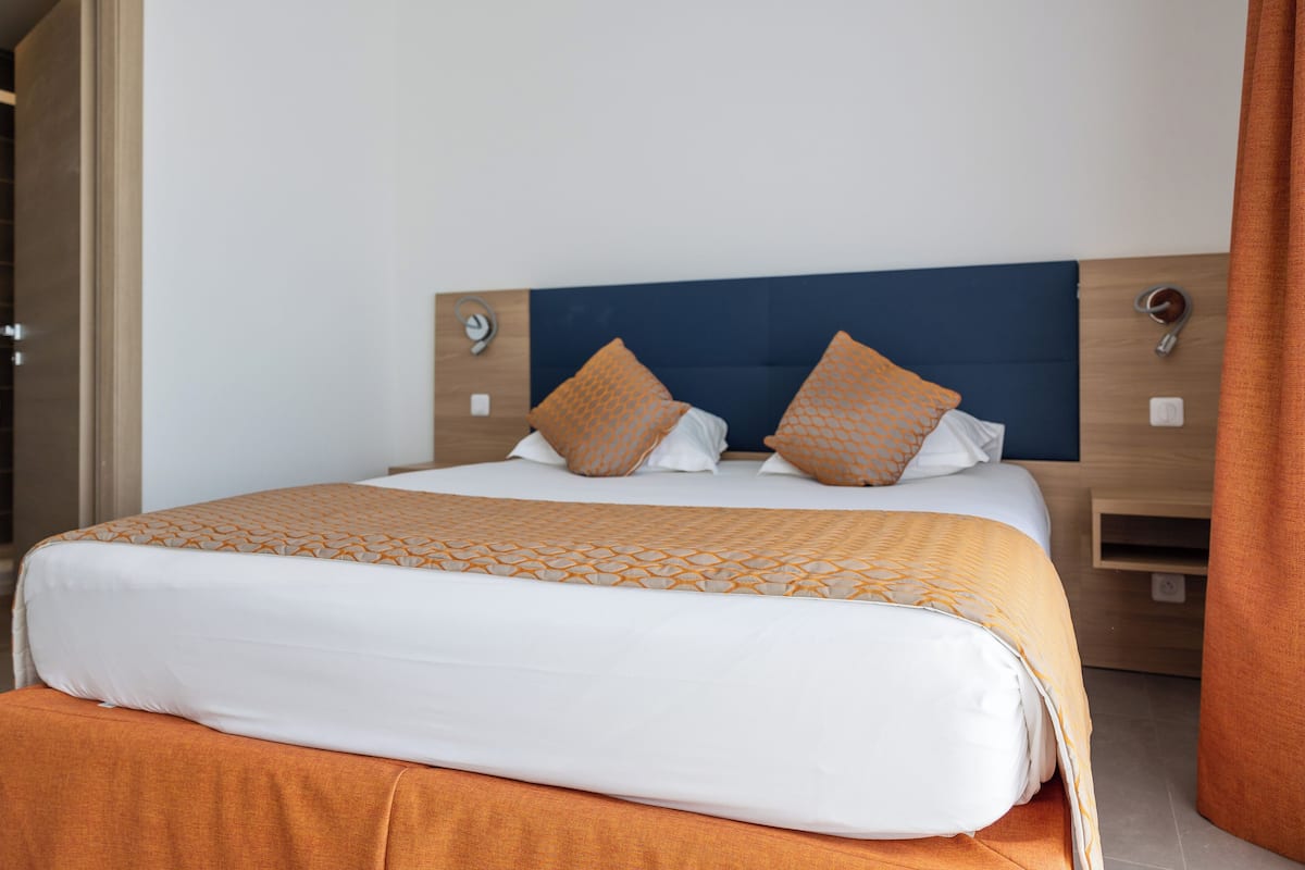 1 dormitorio, caja fuerte, sistema de insonorización y wifi gratis