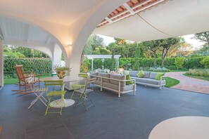 Outdoor dining - Charming villa surrounded by greenery- Ischia Porto (Ischia)