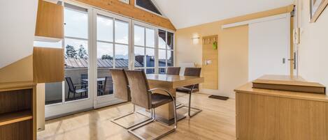 Holiday Apartment Stadtoase mit Dachterrasse | 客房内用餐