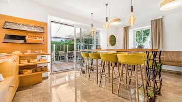 Frokostbuffé hver dag (mot et tillegg)