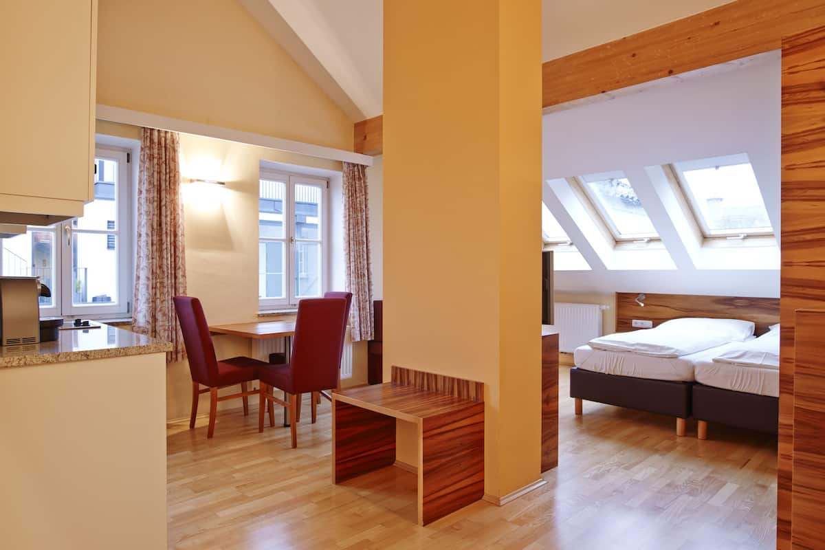 holiday apartment studio maxglan | living area | flat-screen tv