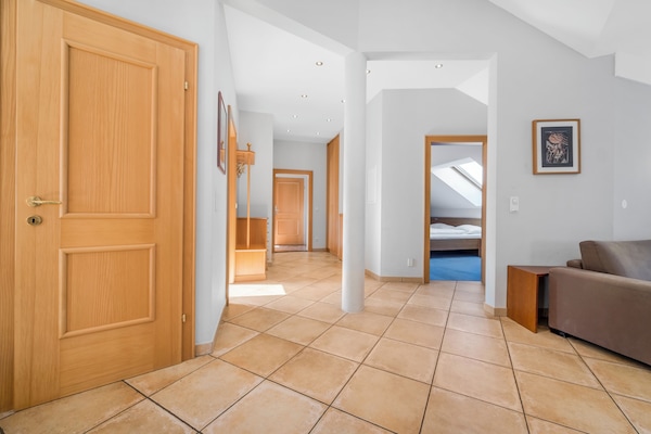 Holiday apartment Stadtpunkt with Roof Terrace | Hypo-allergenic bedding, soundproofing, free WiFi, bed sheets