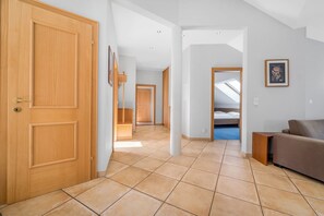 Holiday Apartment Stadtpunkt mit Dachterrasse | 低過敏寢具、隔音、免費無線上網、床單