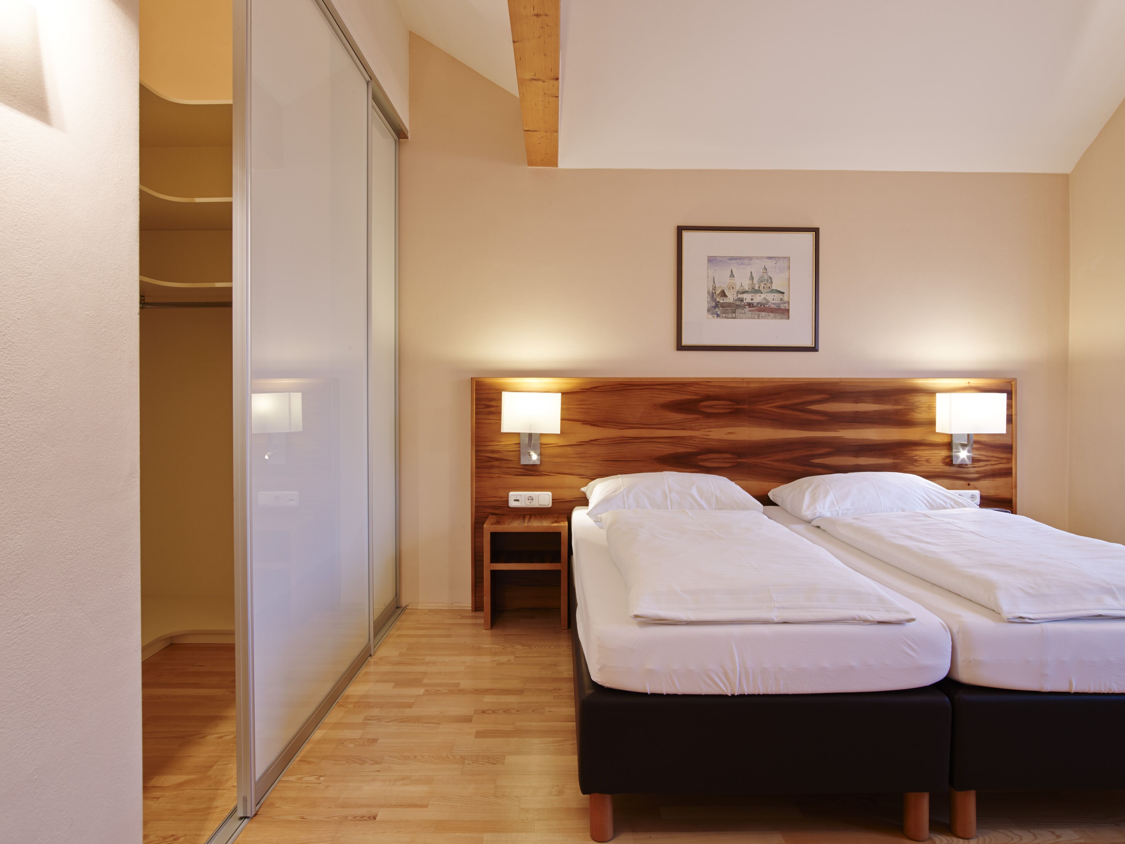 Hypo-allergenic bedding, soundproofing, free WiFi, bed sheets