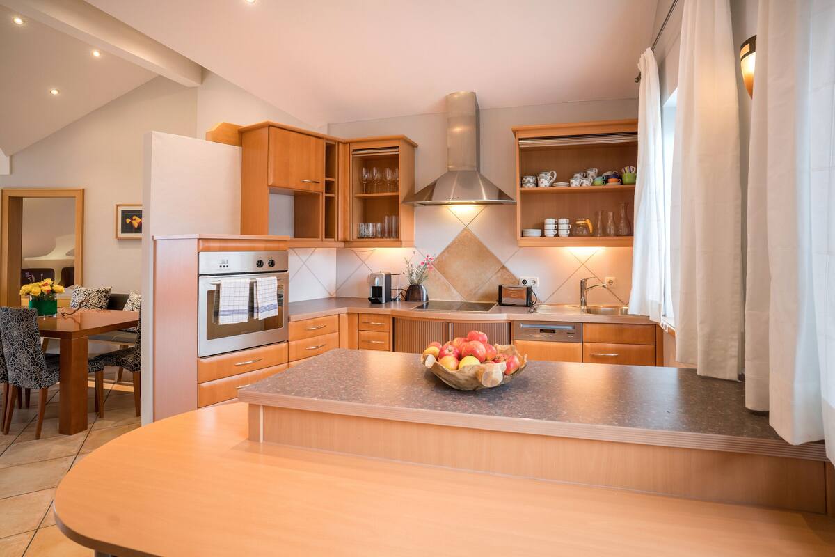 holiday apartment penthouse mit terrasse | hypo-allergenic bedding, soundproofing, free wifi, bed sheets