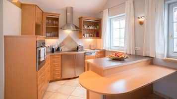 Holiday Apartment Penthouse mit Terrasse | Cucina privata | Bollitore elettrico