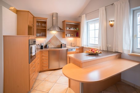 Holiday Apartment Penthouse mit Terrasse | Private kitchen | Electric kettle