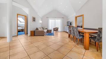 Holiday Apartment Stadtpunkt mit Dachterrasse | Hypoallergeen beddengoed, geluiddichte muren, gratis wifi, beddengoed