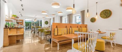 Tägliches Frühstücksbuffet gegen Gebühr