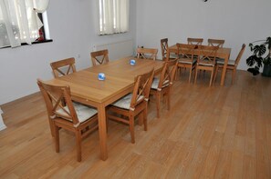 Villa | In-room dining