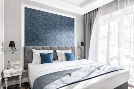 In-room safe, desk, laptop workspace, blackout drapes
