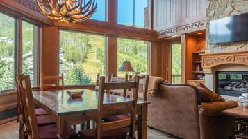 Condo, 3 Bedrooms | Dining