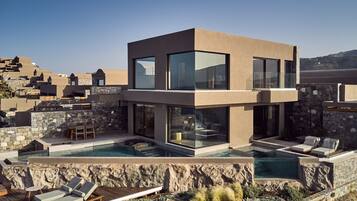 Acroterra Villa (2 Bedroom Villa with private Infinity pool) | 1 Schlafzimmer, Minibar, Schreibtisch, schallisolierte Zimmer