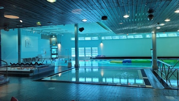 Sauna seca, banheira de hidromassagem, massagens