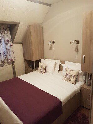 Individually decorated, individually furnished, desk, soundproofing - Briza de Munte (Bran)