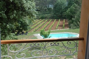 Room (Le temps des Cerises) | Balcony view - La Maison de Campagne (Carces)