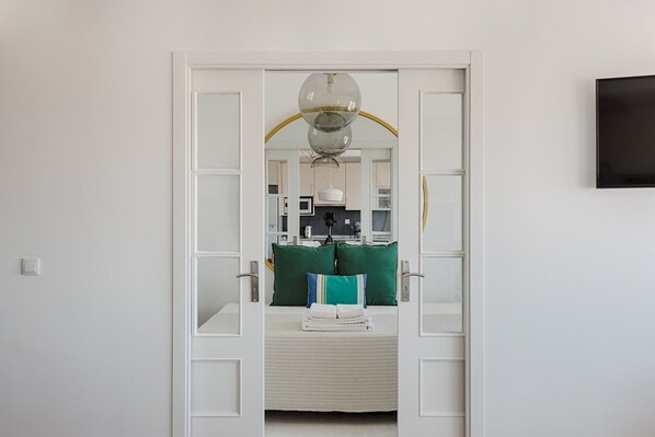 3 عدّة غرف نوم ومكواة/لوح كي وواي فاي مجانًا وملاءات أسرّة