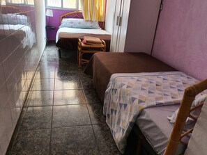 Habitación doble, baño compartido | Cortinas blackout, wifi y ropa de cama
