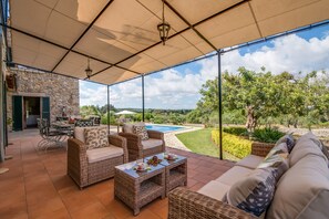 Outdoor dining - Rural finca in Muro Sa Font with swimming pool (Muro)