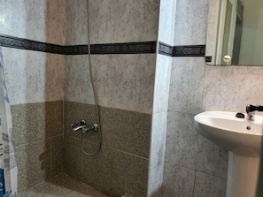 Dusche im Bad