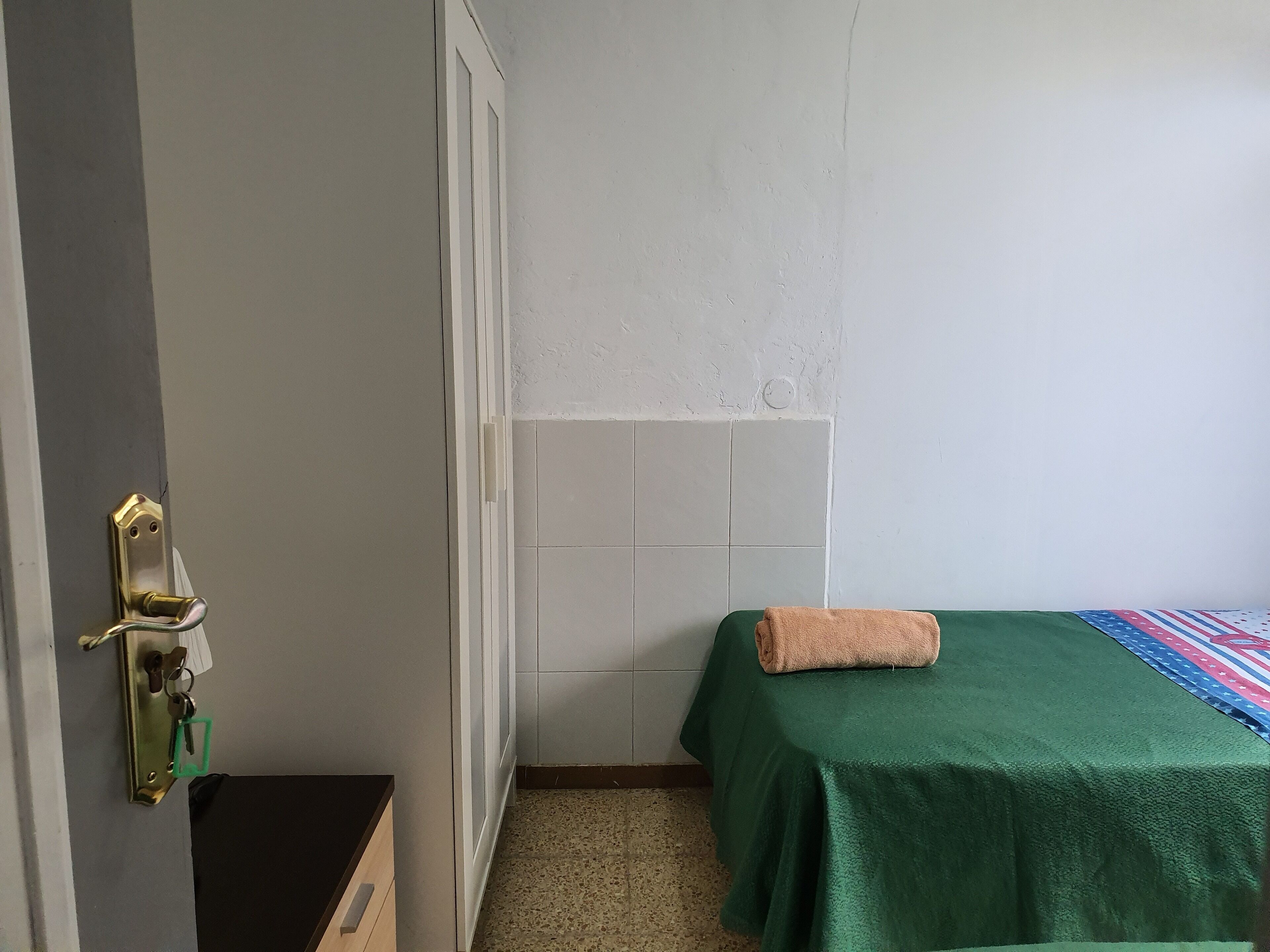 Low Cost Room Las Llaves 3