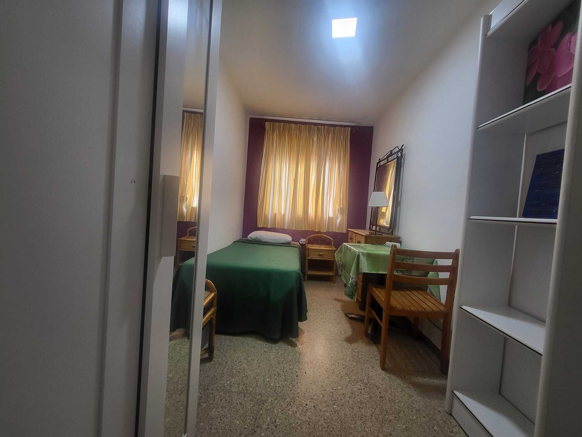 Basic Room, 1 Twin Bed, Park View | Desk, blackout drapes, WiFi, bed sheets
