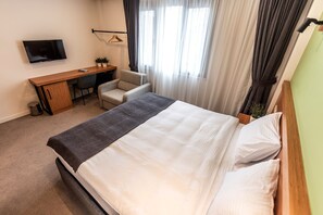 Frette Italian sheets, premium bedding, minibar, in-room safe