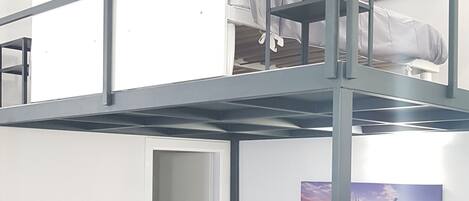 1 habitación, tabla de planchar con plancha, wifi gratis y ropa de cama