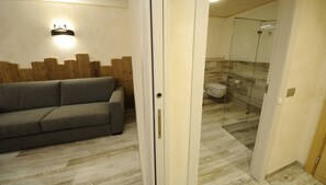 Apartment, 1 Schlafzimmer (Anna Sun) | Wohnbereich | 32-Zoll-Flachbildfernseher mit Satellitenempfang, Fernseher