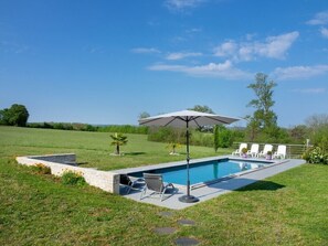 Outdoor pool, a heated pool - Rocamadour, beautiful authentic home with large garden and private swimming pool (Couzou)